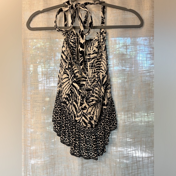 Patrons of Peace Black and White Pattern Cropped Halter Top. Size Medium. - Picture 2 of 8